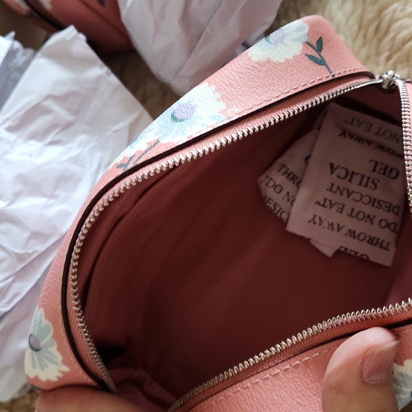 Adorable NWT IOB Coach Bubblegum Daisy Cosmetic Bags ππΈ - Picture 8 of 16